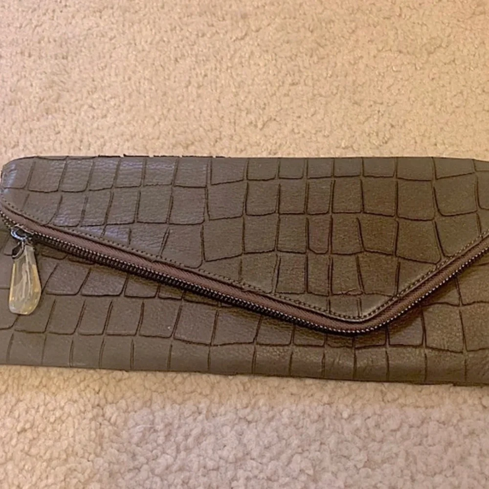 NWOT Henri Bendel clutch evening bag - brown suede-like cut out snakeskin - Picture 1 of 6